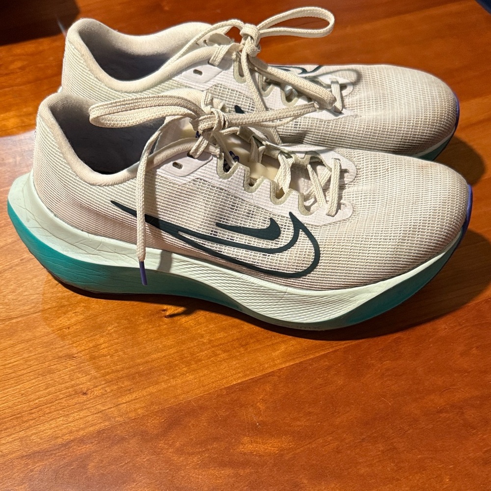 Nike Zoom Fly 5 Women's Athletic Shoes - white and teal